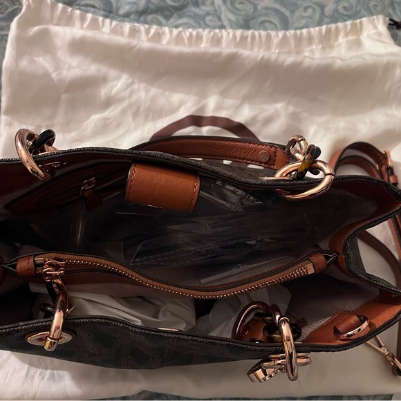 MK Purse 👜 I used it once. - Picture 2 of 5